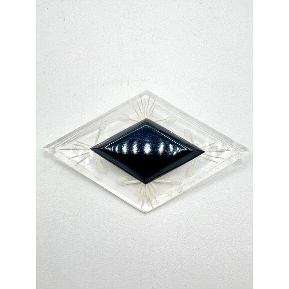 Art Deco Vintage Lucite Brooch With Reverse Carved Pattern Diamond Shape - Picture 1 of 3